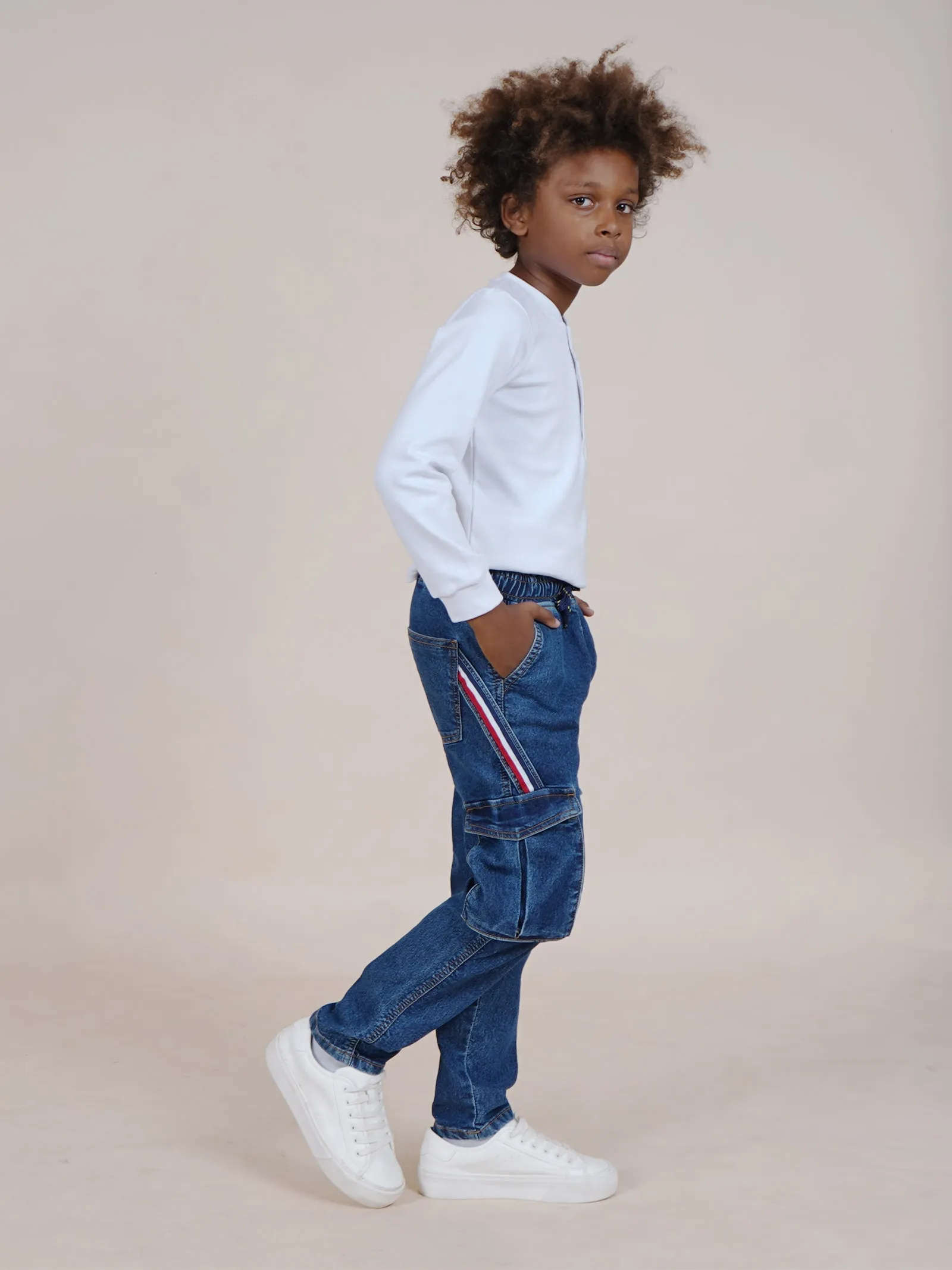 Boys Cotton Solid Full Sleeves Henley Neck Tee & Cargo Pocket Denim Jeans With Side Strap