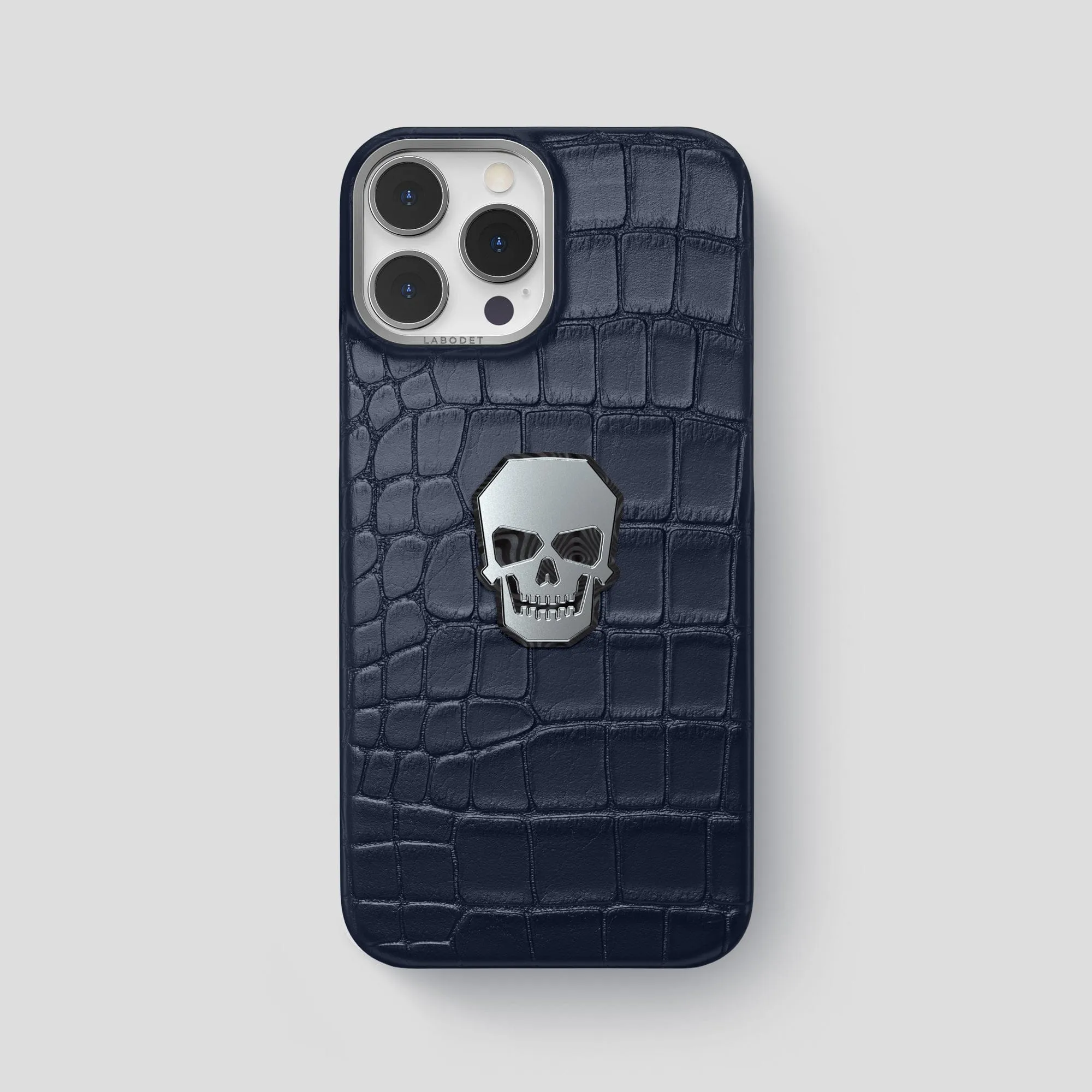 Classic Case With Titanium Skull For iPhone 15 Pro Max In Alligator