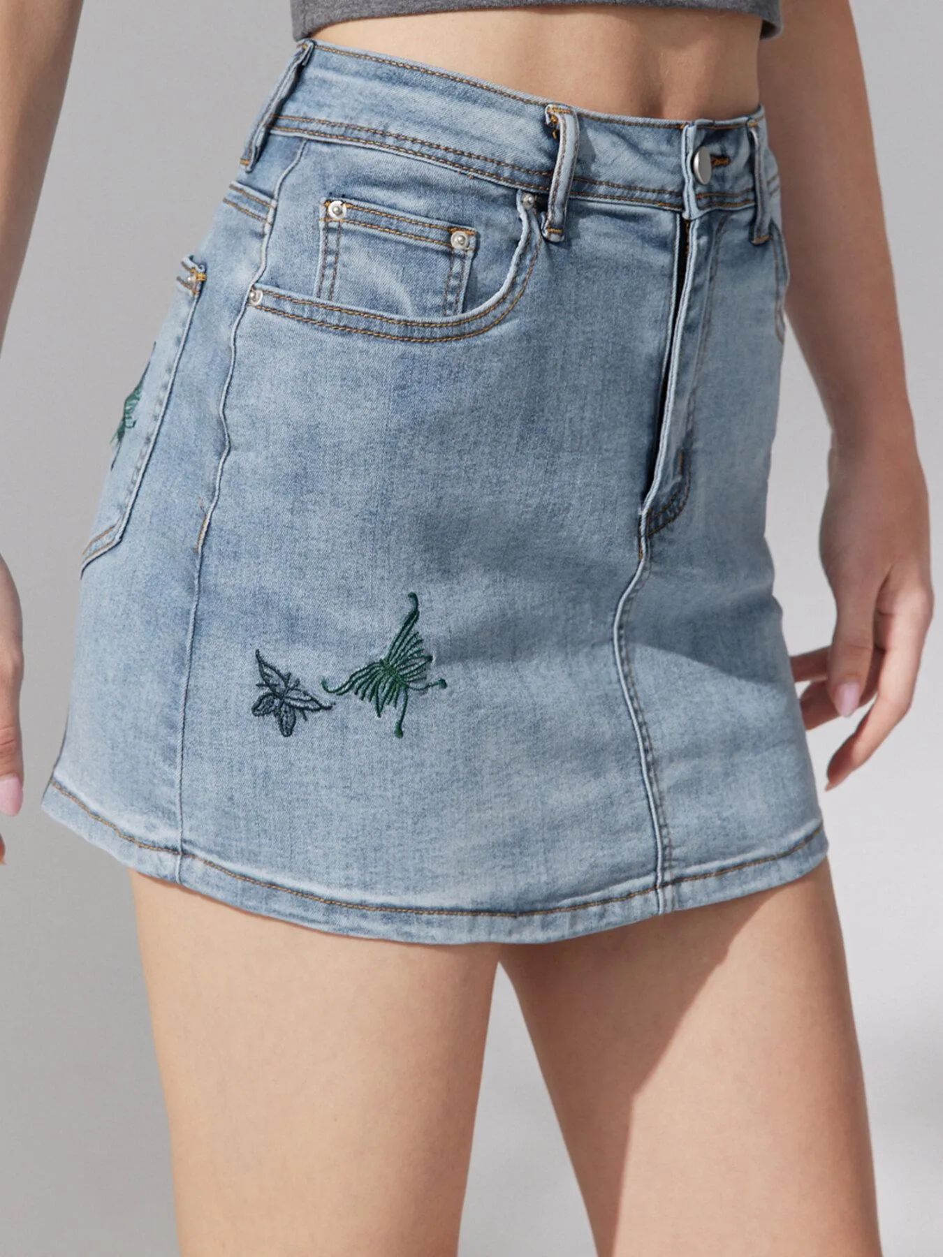 Embroidery Back Mini Denim Skirt